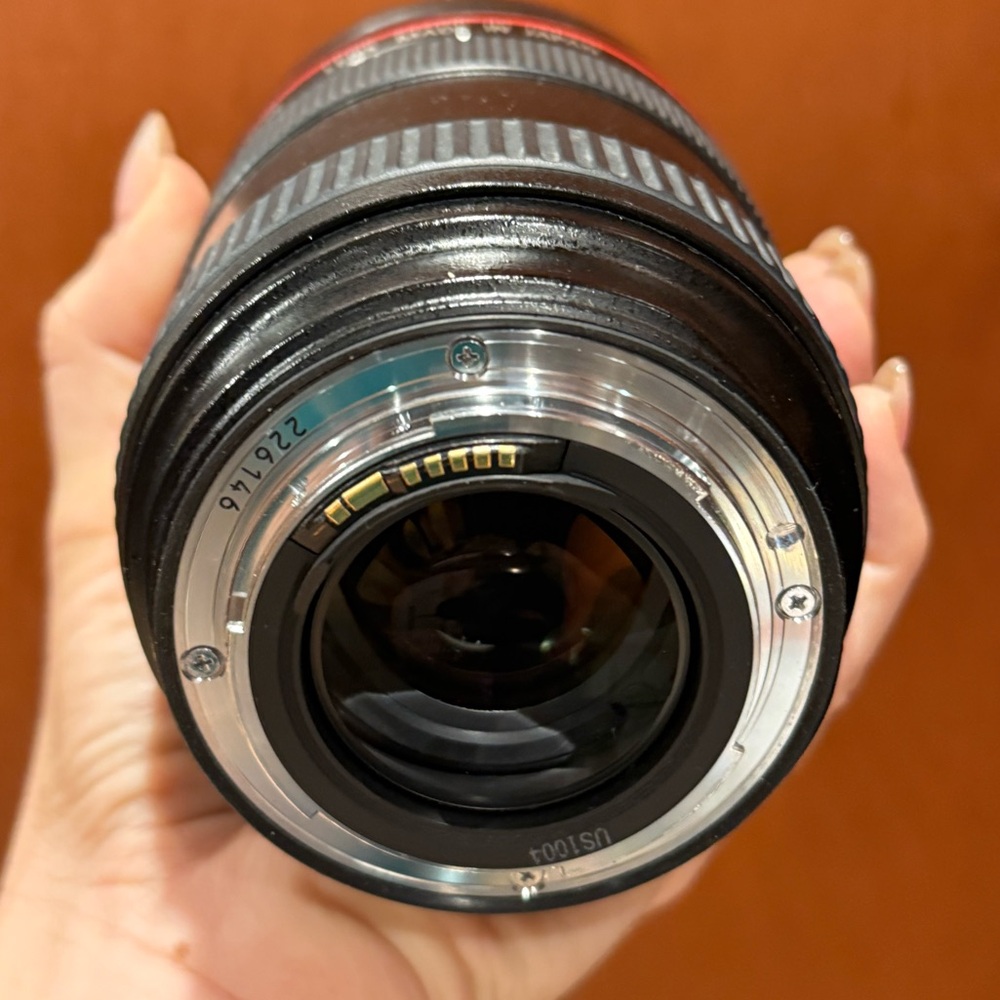Canon EF 24-70mm Lens - Black and Red - Picture 9 of 9